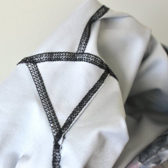 Grey Light Purple Skull Smoke Flower Tight Leggings Small - Picture 5 of 5